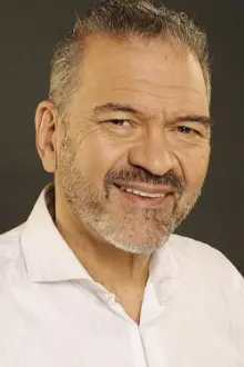 César Bordón como: Molina