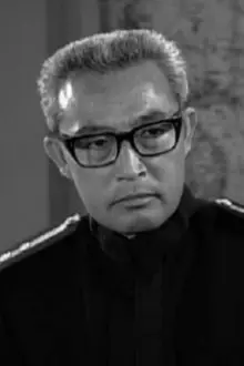 James Yagi como: Dr. Paul Nakamura