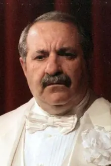 Franco Bracardi como: Adolfo