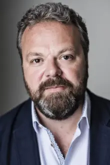 Hal Cruttenden como: 