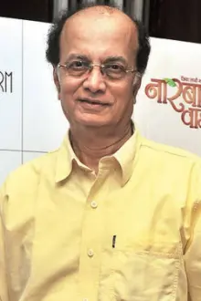 Dilip Prabhavalkar como: 