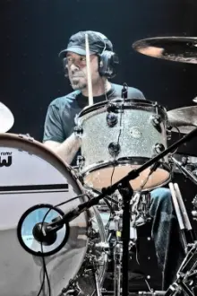 Jeff Campitelli como: Drums