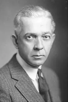 John Elliott como: Hiram Crabtree