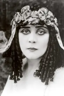 Theda Bara como: Carmen