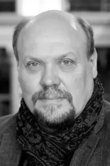 Hannu-Pekka Björkman como: Aarne Mäkelä