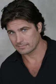 Kevin Stapleton como: Marcus