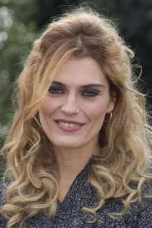 Claudia Zanella como: Senerella Zanelli