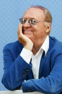 Renzo Arbore como: Ammiraglio