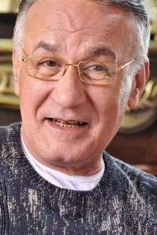 Ezzat Abu Ouf como: نظام