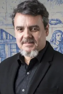 Cássio Gabus Mendes como: Zé Américo