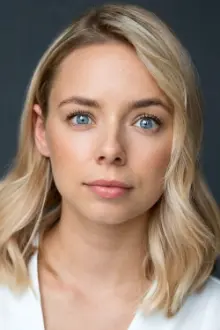 Sacha Parkinson como: Luisa