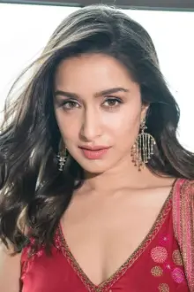 Shraddha Kapoor como: Inayat