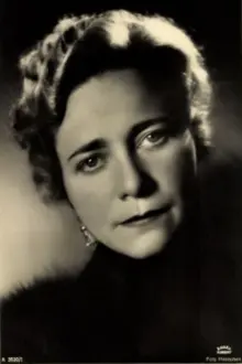 Franziska Kinz como: Agnes Spargel