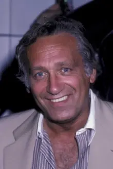 Carmine Caridi como: Joe Hoffman