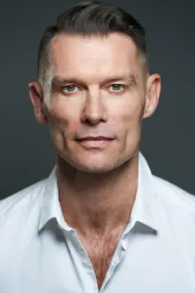 John Partridge como: Julius Caesar