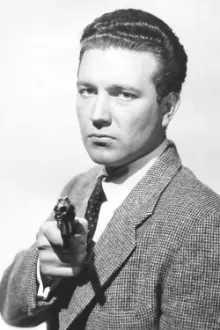 Edward Tierney como: Johnny Lubeck