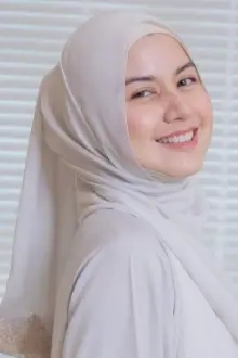 Lisa Surihani como: Aleeya Azmeen