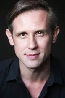 Ian Hallard como: Emmeline