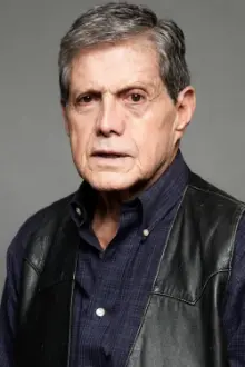 Héctor Bonilla como: Don Servando