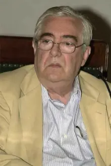 José Luis Coll como: Pío