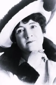 May Wallace como: Head Nurse Miss Wallace