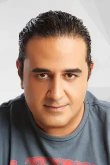 Khaled Sarhan como: حسن سلام