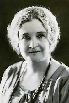Mary Carr como: Mrs. Browning
