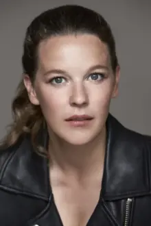 Josefin Neldén como: Sally Bauer