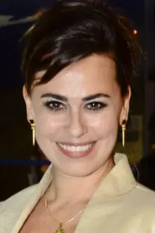 Daniela Escobar como: Teresa