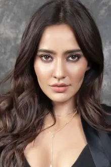 Neha Sharma como: Niharika Singh