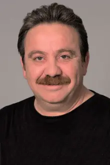 Serhat Özcan como: Nuri