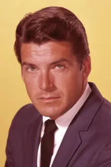 Van Williams como: Capt. Cochran