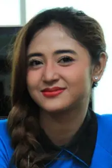 Dewi Persik como: Diana