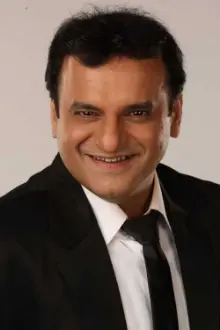 Paresh Ganatra como: Inspector Ganpat