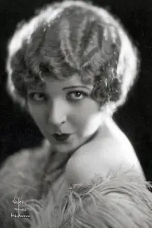 Hazel Keener como: Marjorie Vail