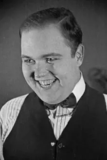 Roy Brooks como: Chubby Man on Train