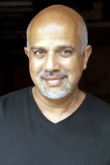 Manoj Sood como: Avi Varma