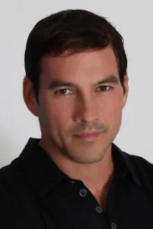 Tyler Christopher como: Griffin