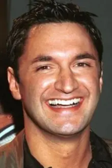 Andy Hallett como: Cricket (voice)