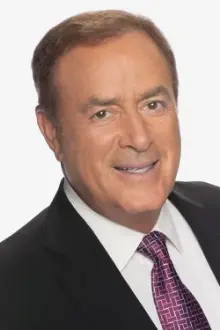 Al Michaels como: Host