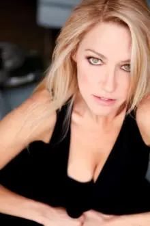 Stephanie Sanditz como: Shellie