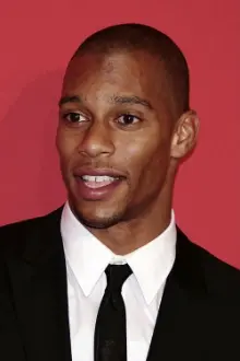 Victor Cruz como: Himself - Host