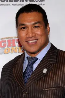 Ray Sefo como: 