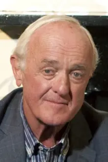 Frank Kelly como: Paul 'Polly' O'Sullivan