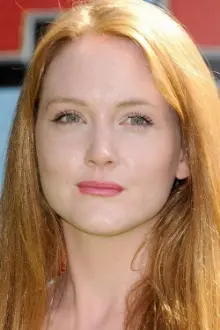 Olivia Hallinan como: Suzy