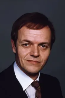 Jørgen Buckhøj como: Holm