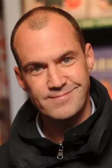 Johnny Vaughan como: Self - Host