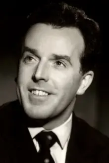 Brian Rix como: Hollebone