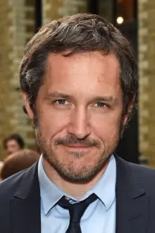 Bertie Carvel como: Narrator (voice)