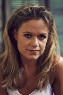 Sinéad Keenan como: Theresa